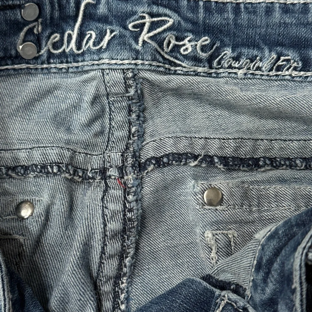 Cedar Rose‎ Cow Girl Jeans HZ5126 Women 29x24 Blue Bling Distressed Cut Offs - Picture 2 of 10